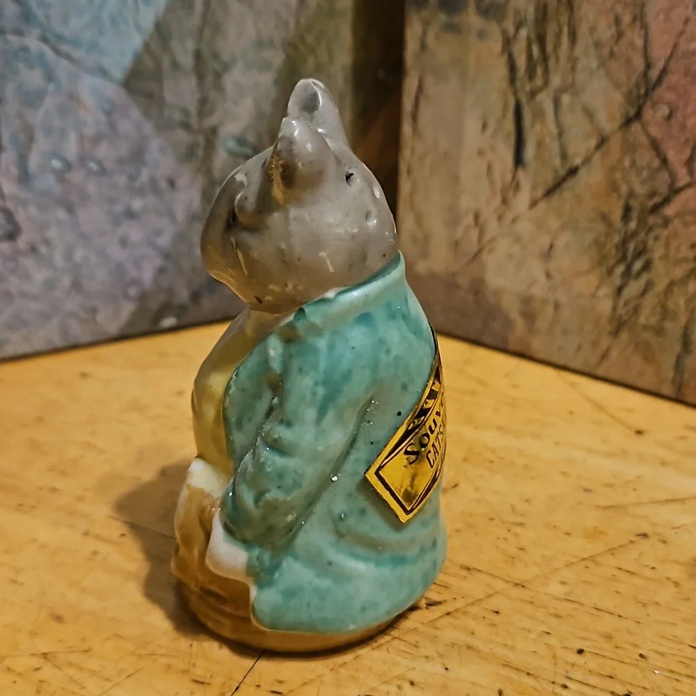 Royal Albert Beatrix Potter- Samuel Whiskers Salt and Pepper Shakers - Picture 3 of 8